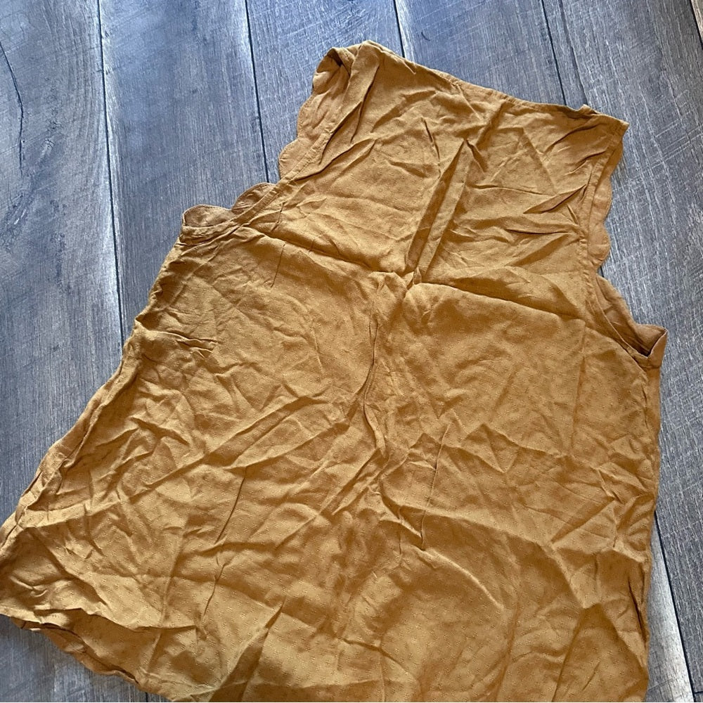 Willow & Root Scallop Hem Tank Top