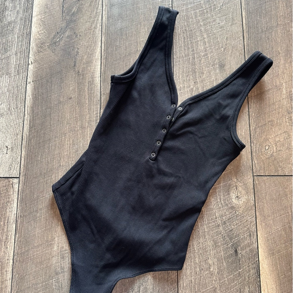 Abercrombie & Fitch Ribbed Button V Bodysuit