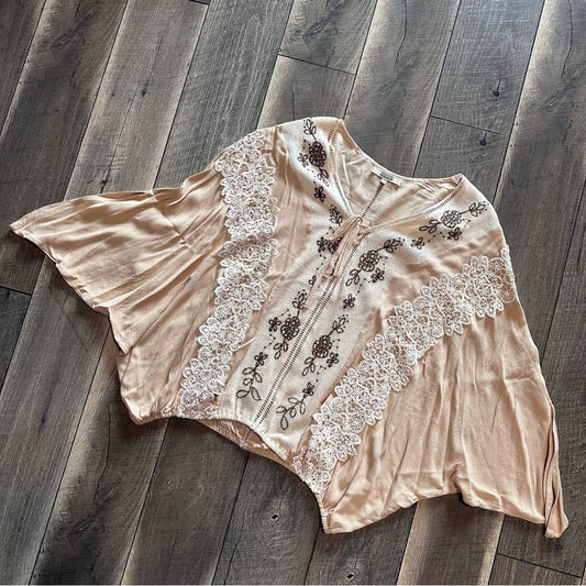 Gimmicks Batwing Top