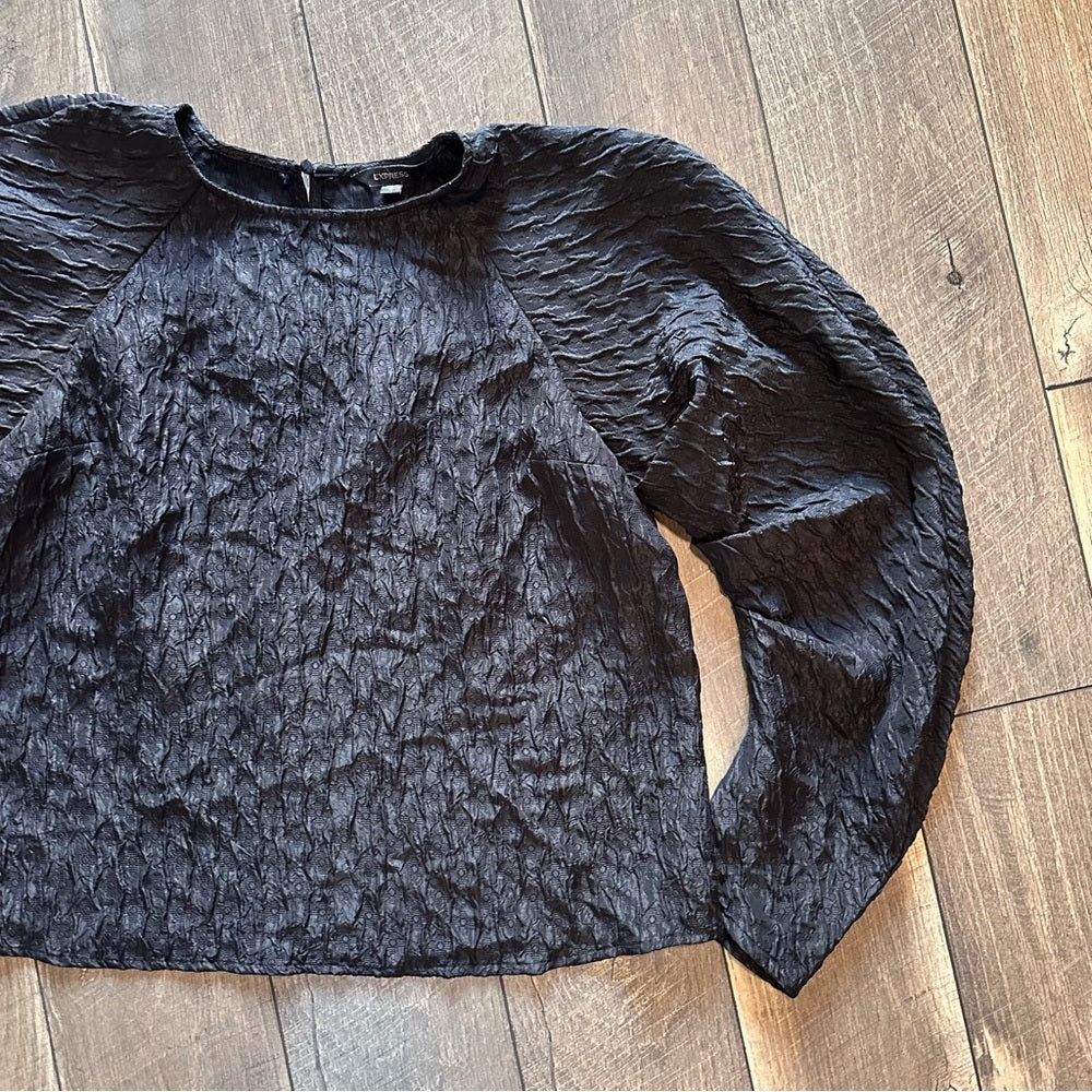 Express Puff Shoulder Top