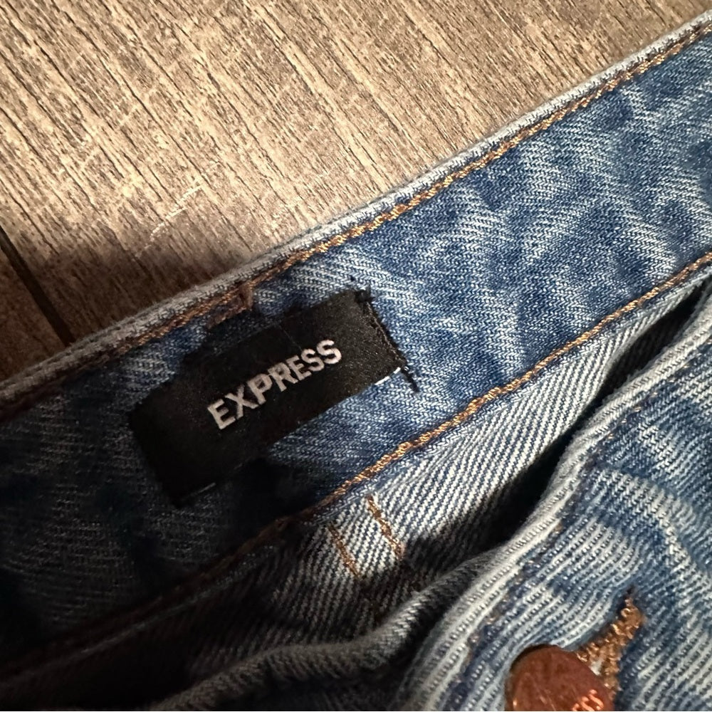 Express Mid Rise 90’s Ankle Boot Jeans