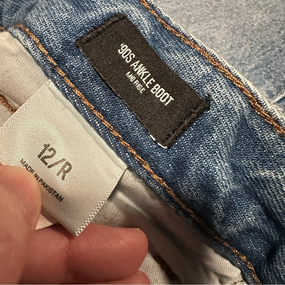 Express Mid Rise 90’s Ankle Boot Jeans