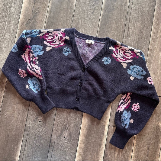 Promesa Floral Long Sleeve Crop Sweater