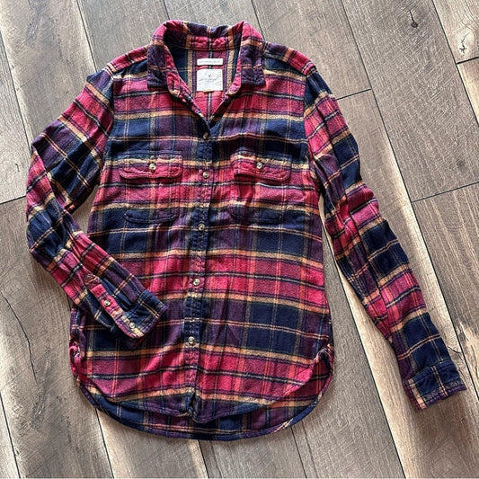 American Eagle Classic Plaid Button Down