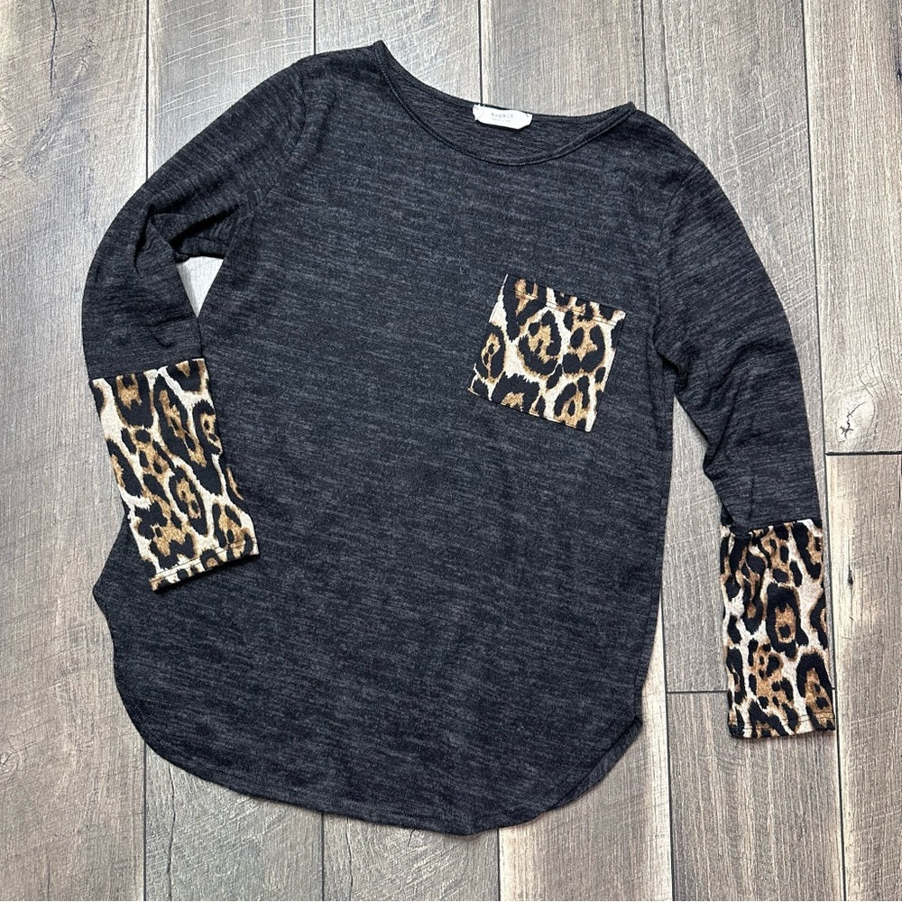 A. Gain Leopard Detail Heathered Long Sleeve