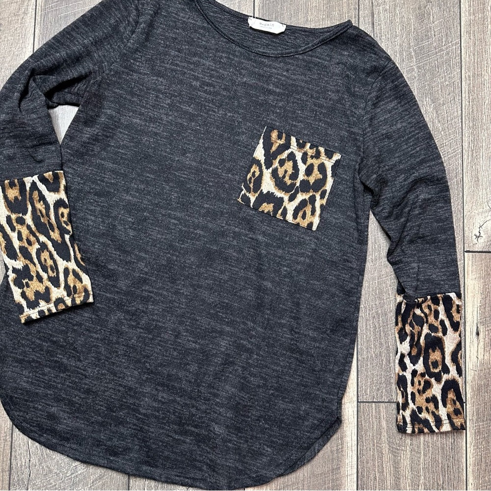 A. Gain Leopard Detail Heathered Long Sleeve