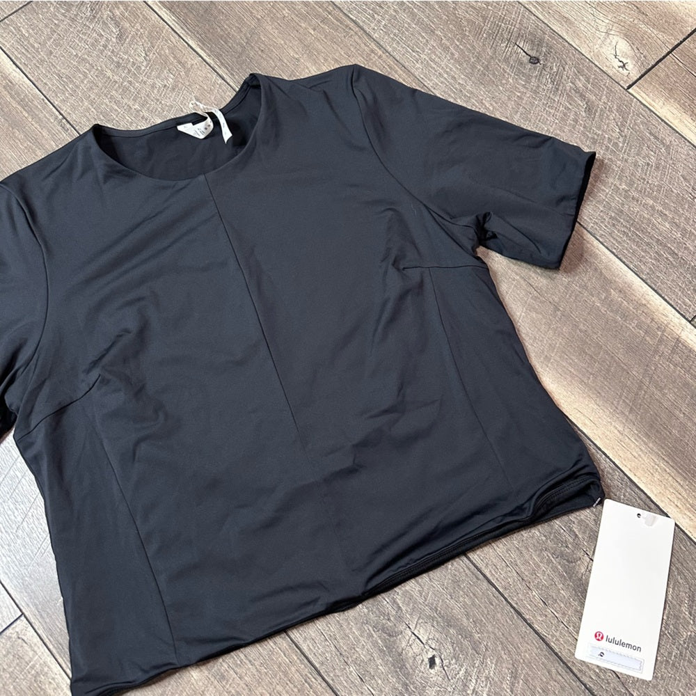 Lululemon Tight-Fit Lined T-Shirt
Black