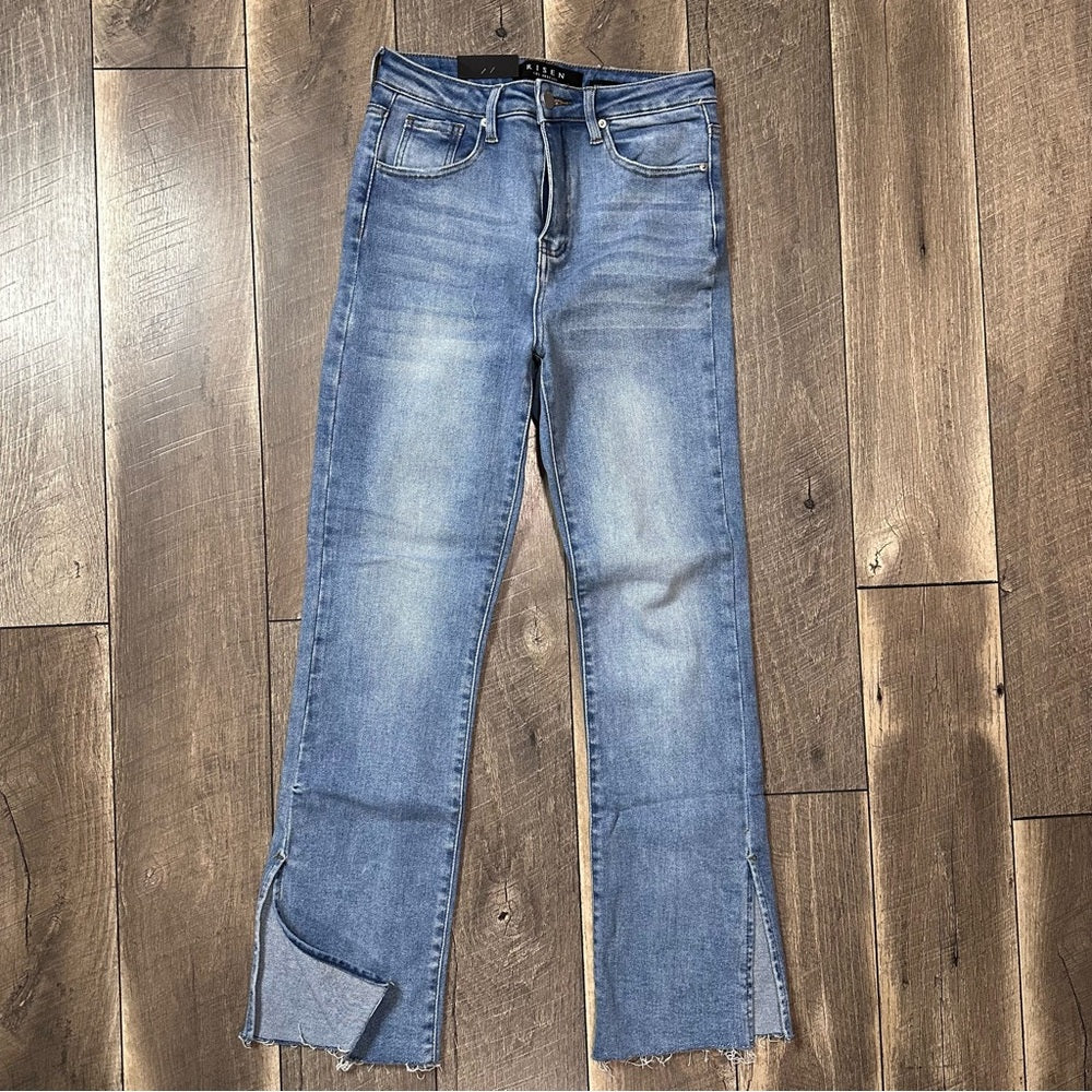 Risen Straight Fit Jeans