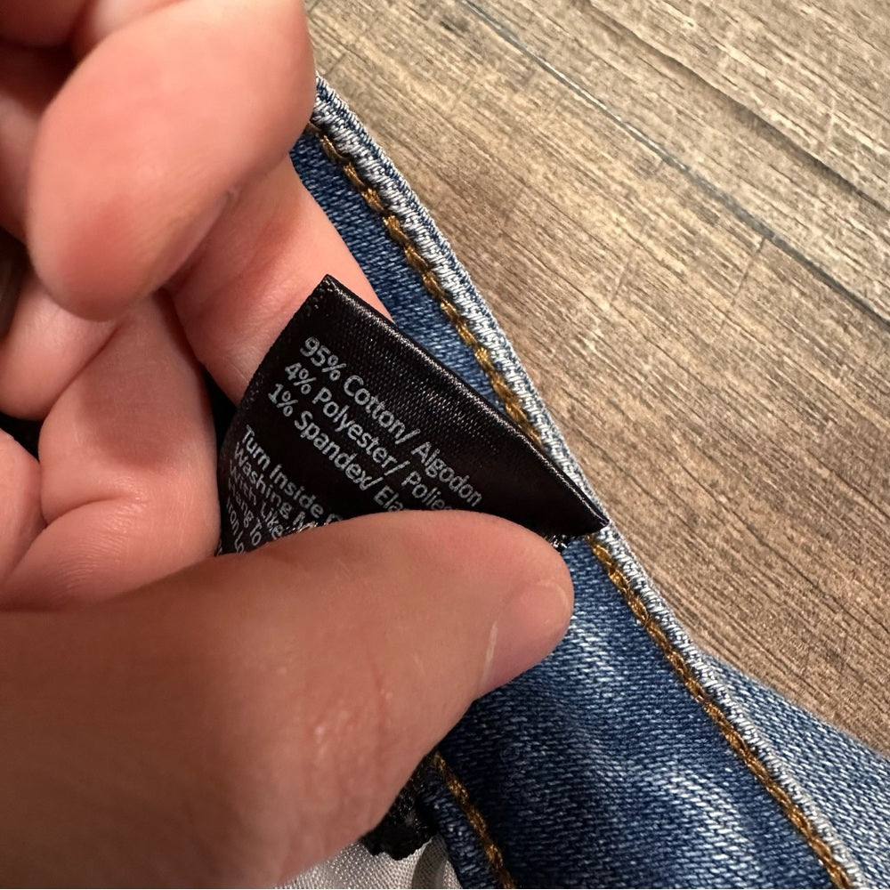 Risen Straight Fit Jeans