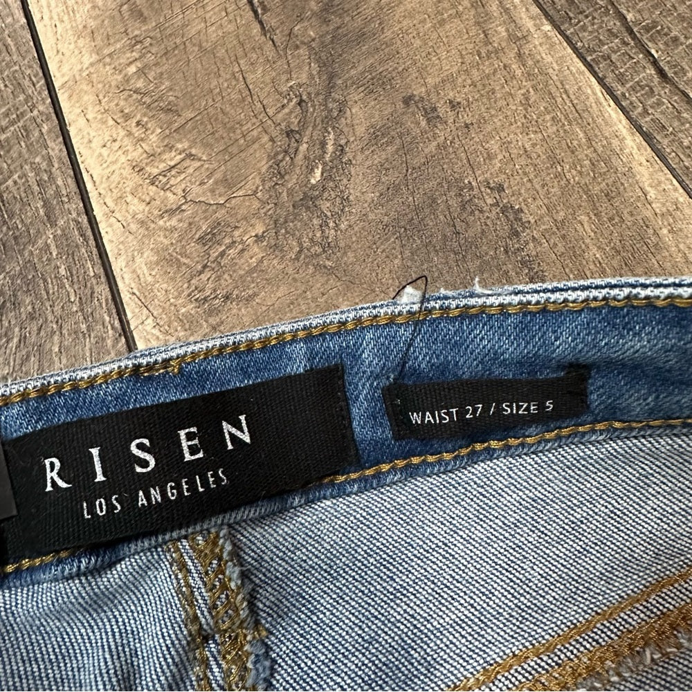 Risen Straight Fit Jeans