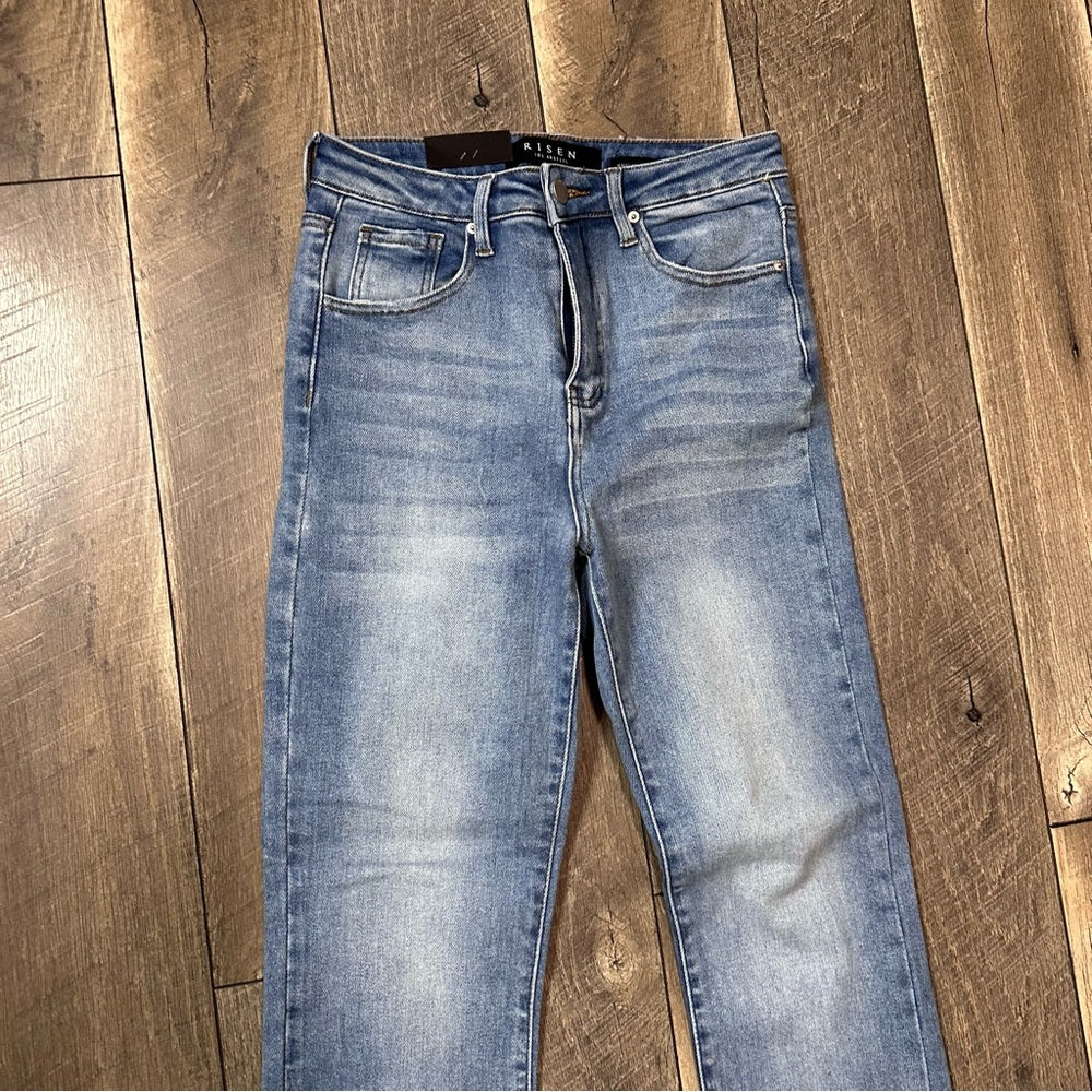 Risen Straight Fit Jeans