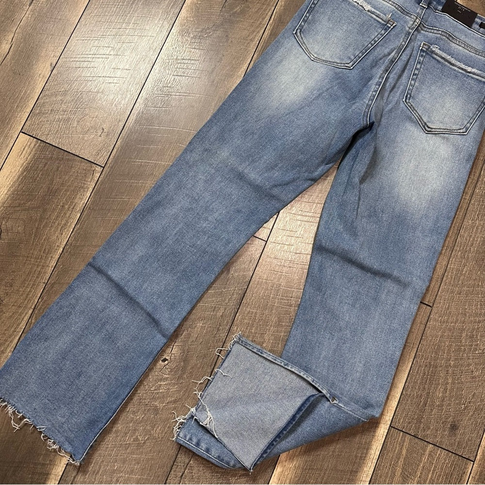 Risen Straight Fit Jeans