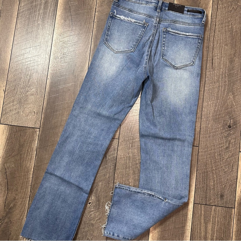 Risen Straight Fit Jeans