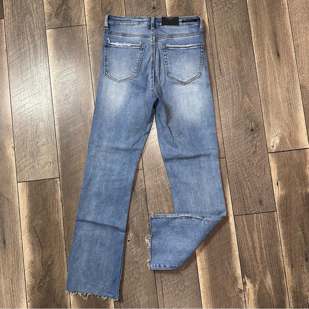Risen Straight Fit Jeans