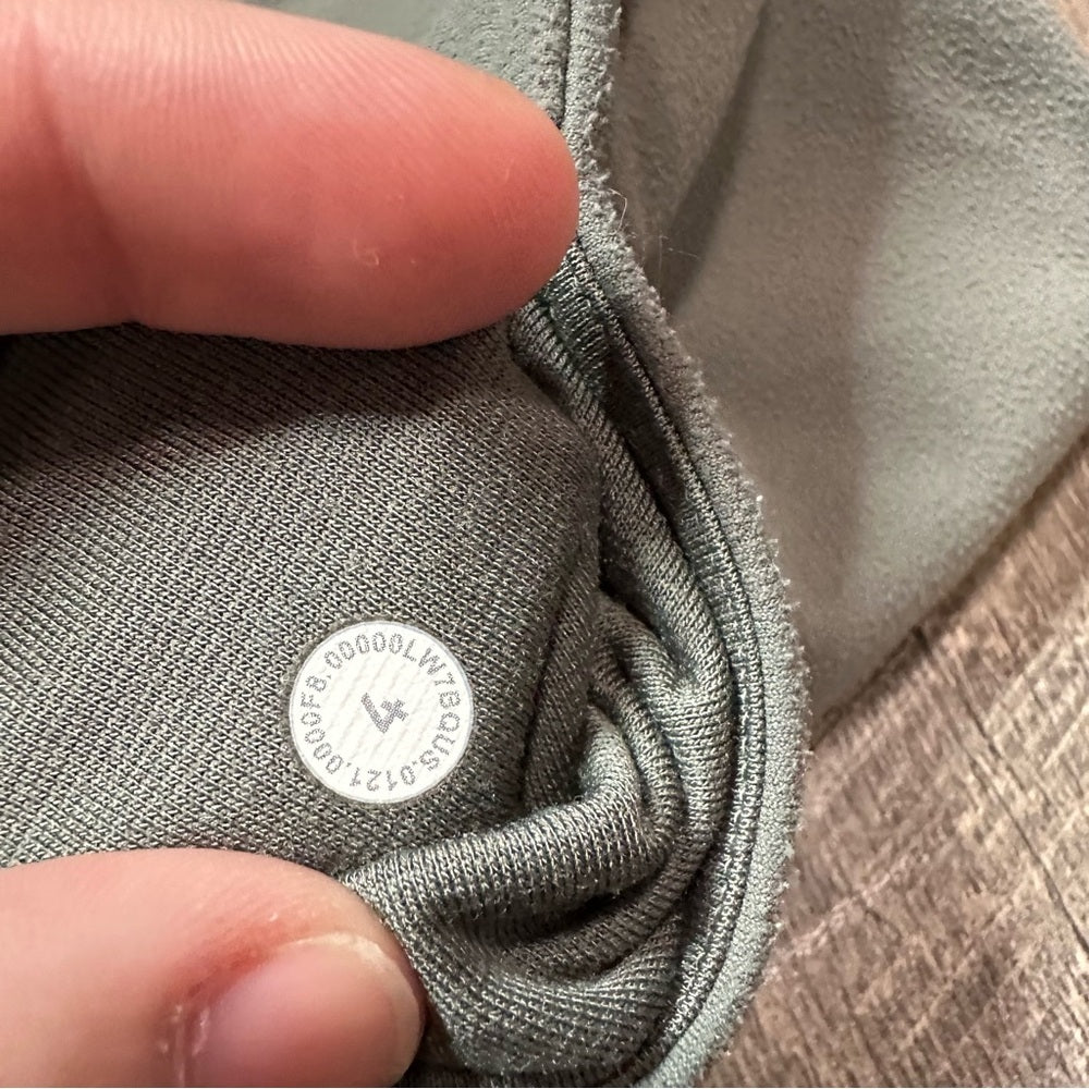 Lululemon Align High Rise Short with Pockets 8"
Grey Sage