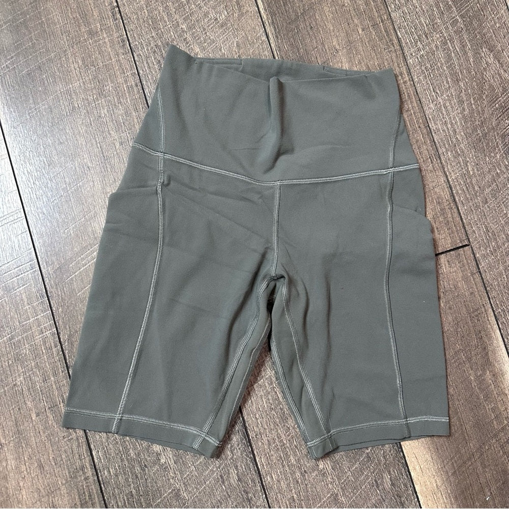 Lululemon Align High Rise Short with Pockets 8"
Grey Sage