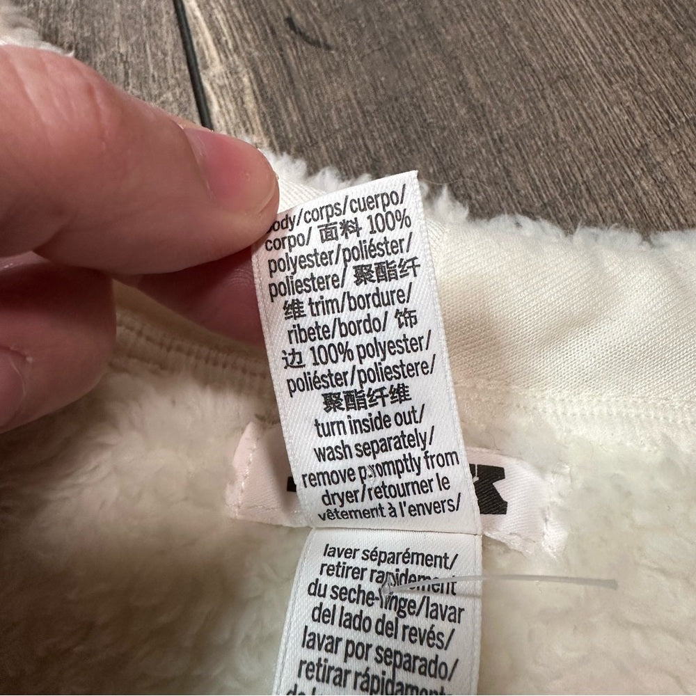 PINK Victoria’s Secret Fuzzy Stretchy Crop Sweater