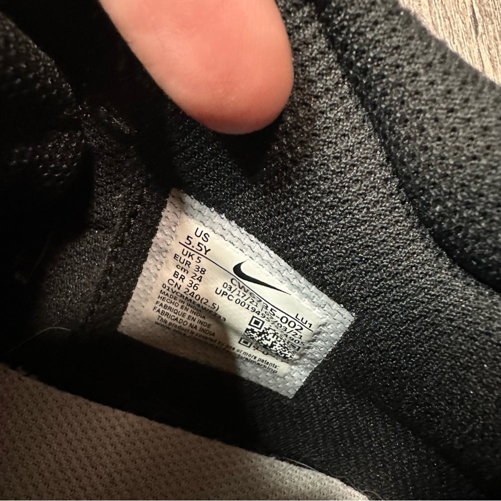 Nike Team Hustle D 10 Basketball Shoes