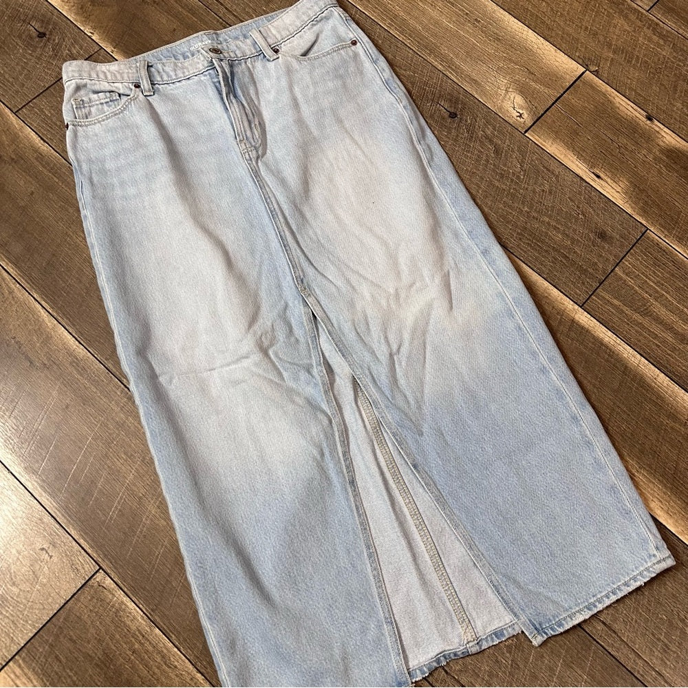 Old Navy Mid Rise Denim Skirt