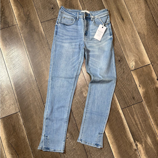 Risen Mid Rise Curvy Yoke Skinny Jeans