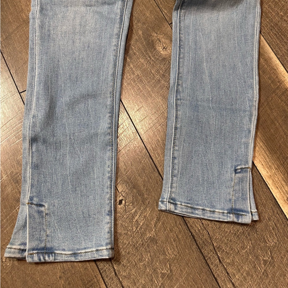 Risen Mid Rise Curvy Yoke Skinny Jeans