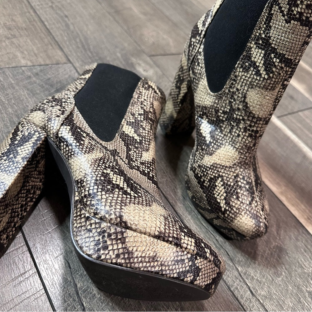 Shoedazzle Snakeskin Ankle High Heel Platform Booties