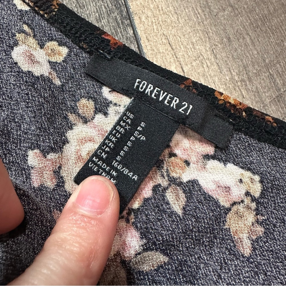 Forever 21 Floral 3/4 Crop Top