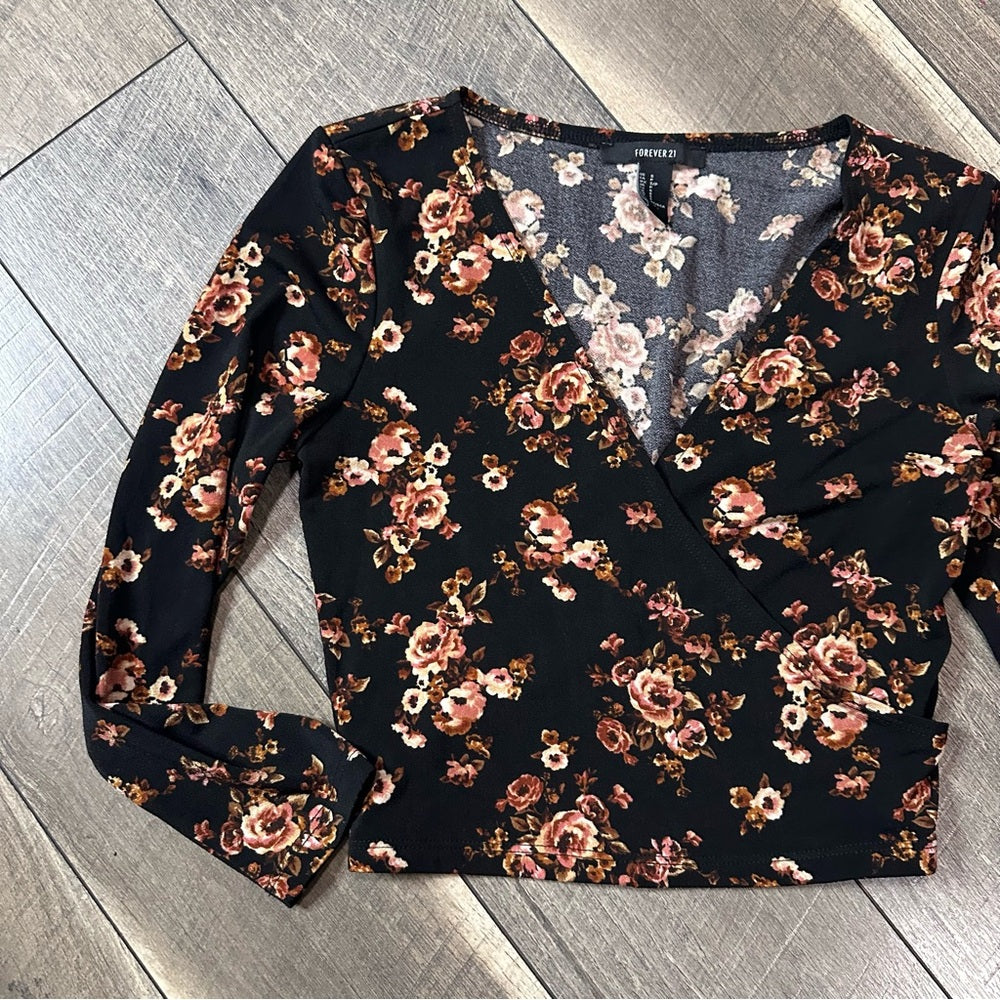 Forever 21 Floral 3/4 Crop Top