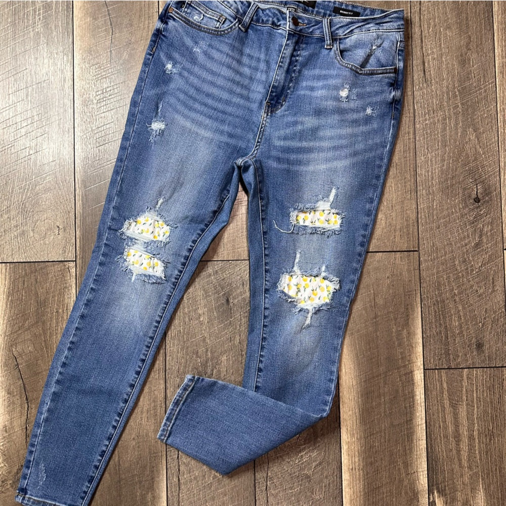 Judy Blue Lemon Distressed Skinny Jeans