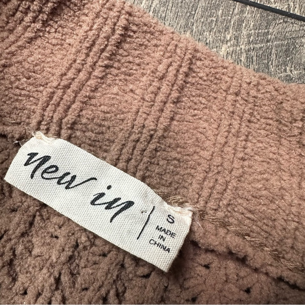 New In Chunky Crop Knit Sweater