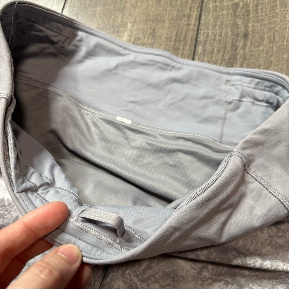 Lululemon Run Times Short II *4"
Washed Marble Alpine White/Silverscreen