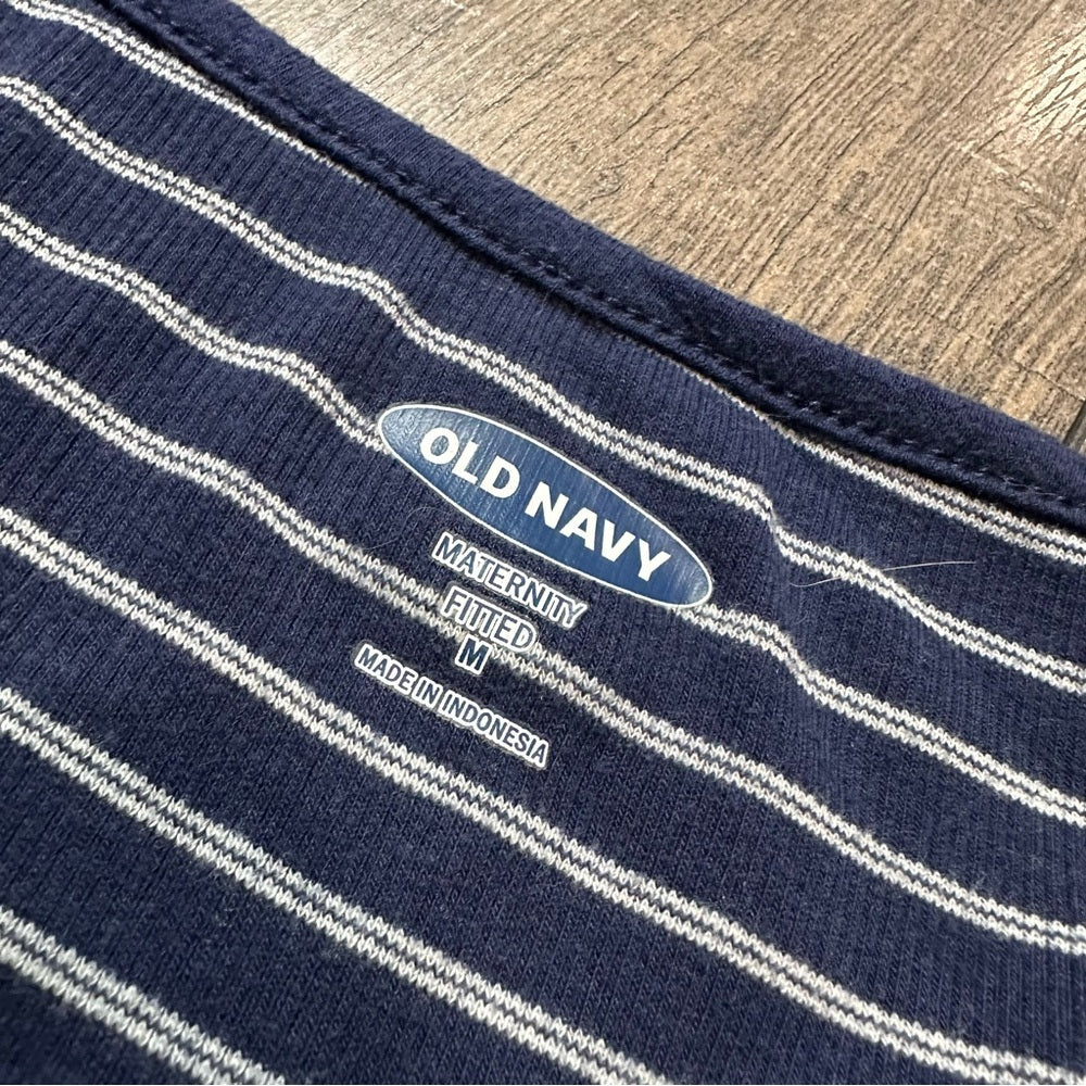 Old Navy Fitted 3/4 Sleeve Maternity Top