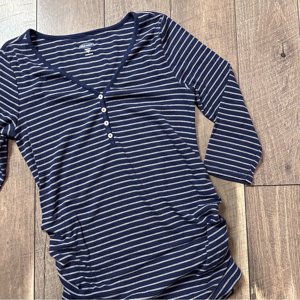 Old Navy Fitted 3/4 Sleeve Maternity Top