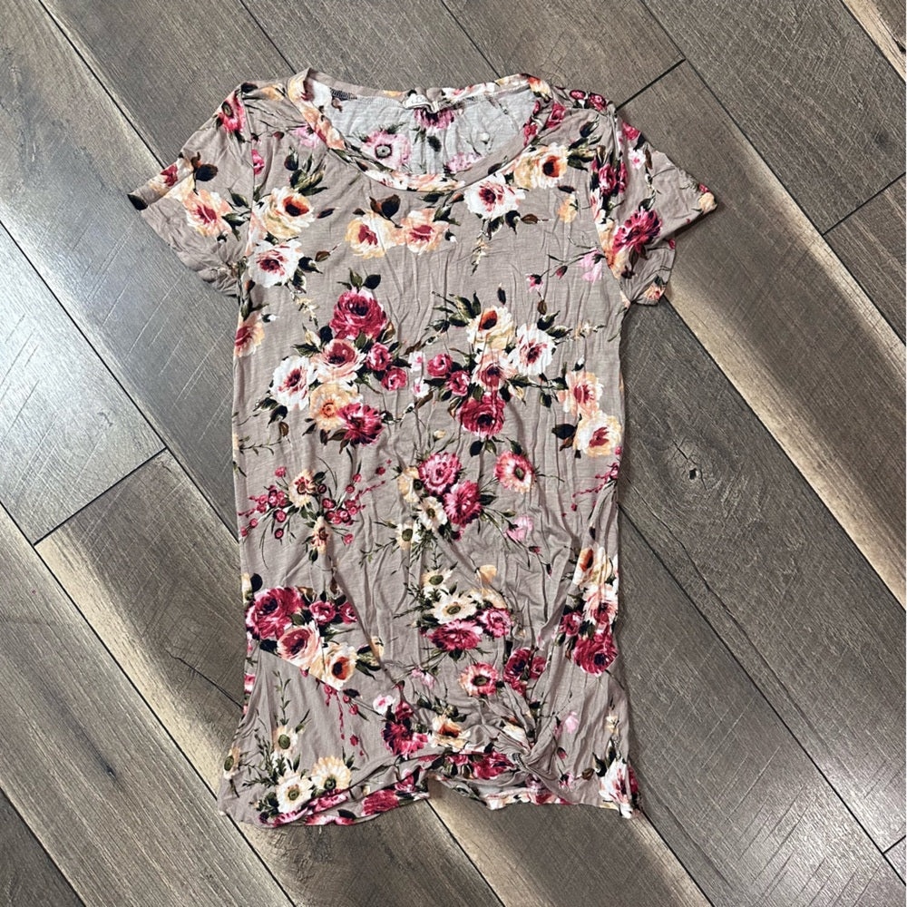 E. Luna Floral Twist Bottom Short Sleeve Top