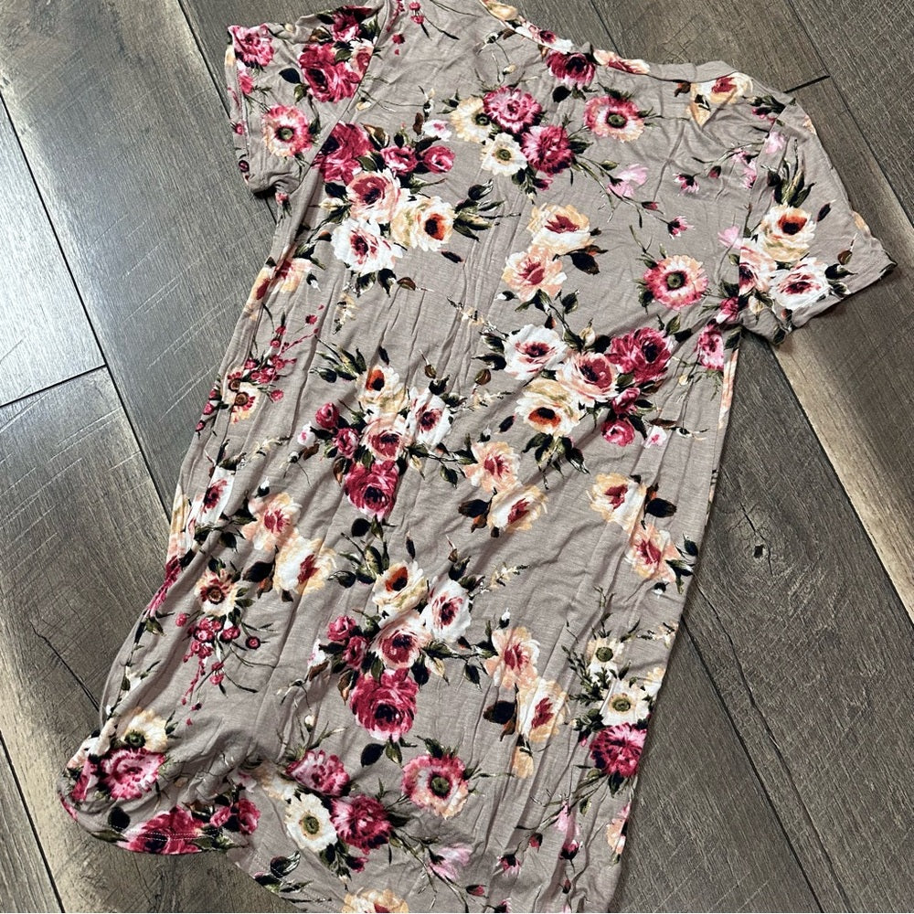 E. Luna Floral Twist Bottom Short Sleeve Top