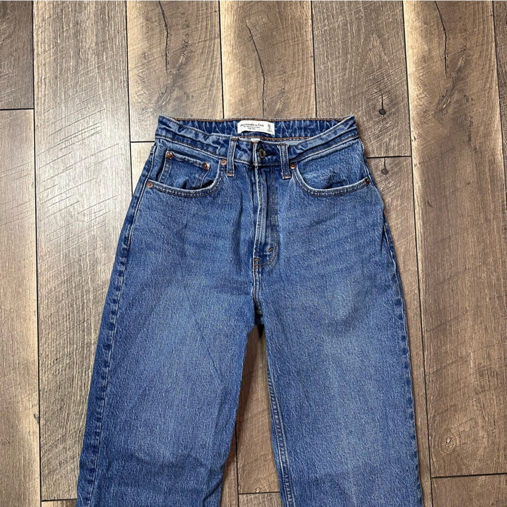 Abercrombie & Fitch Curve Love The 90’s Relaxed Jeans
