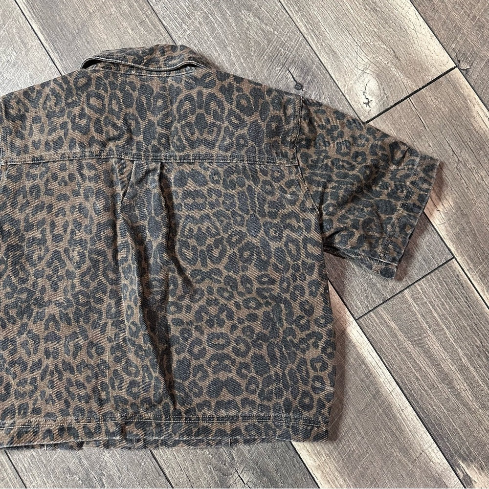 TCEC Leopard Denim Short Sleeve Top