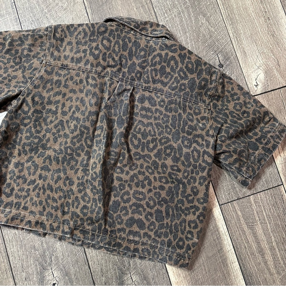 TCEC Leopard Denim Short Sleeve Top