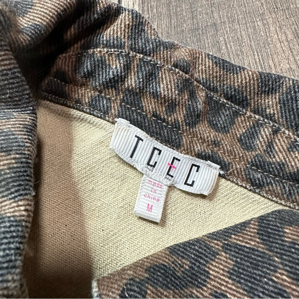 TCEC Leopard Denim Short Sleeve Top