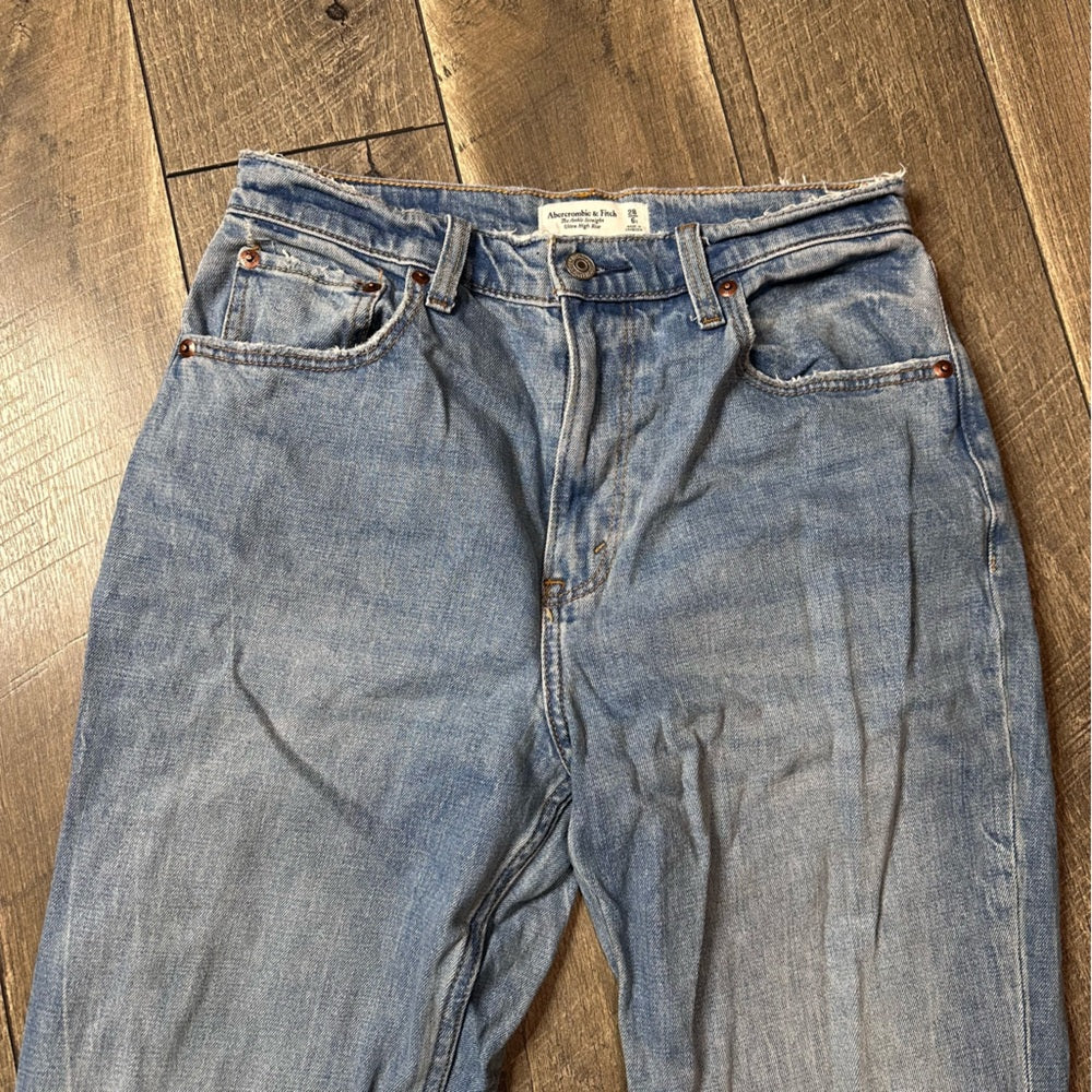 Abercrombie & Fitch Ankle Straight Leg Jeans