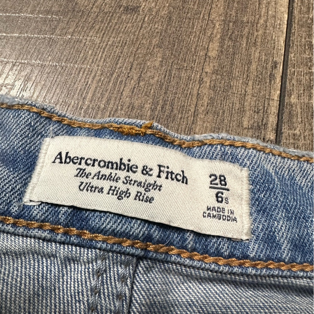 Abercrombie & Fitch Ankle Straight Leg Jeans