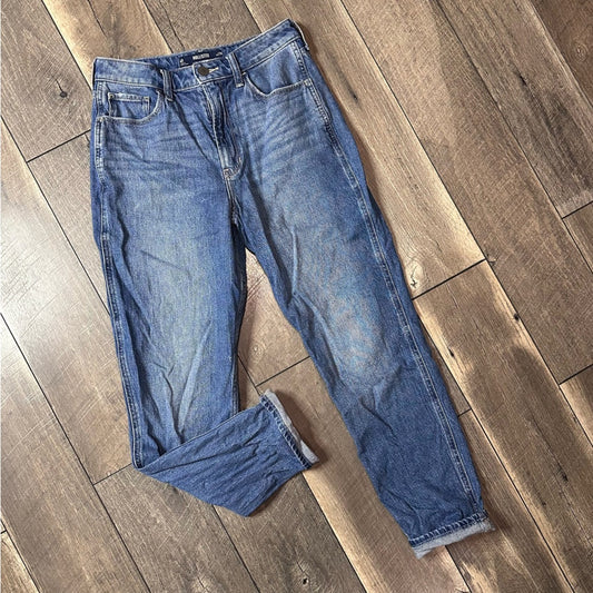 Hollister Ultra Hi Rise Mom Jeans