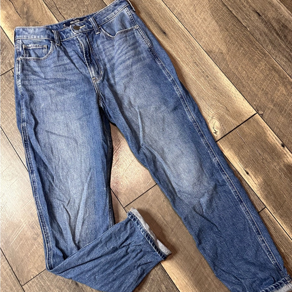 Hollister Ultra Hi Rise Mom Jeans