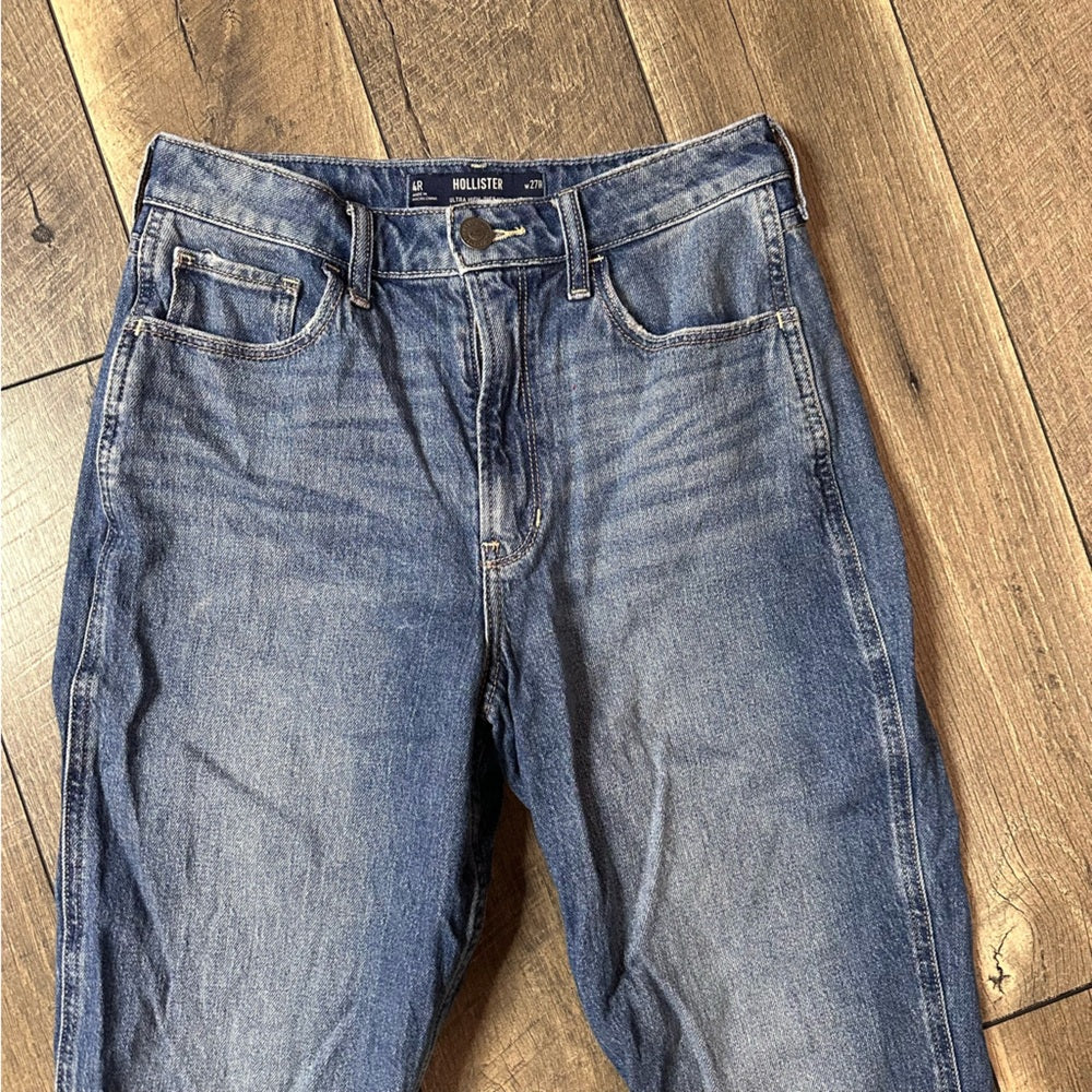 Hollister Ultra Hi Rise Mom Jeans