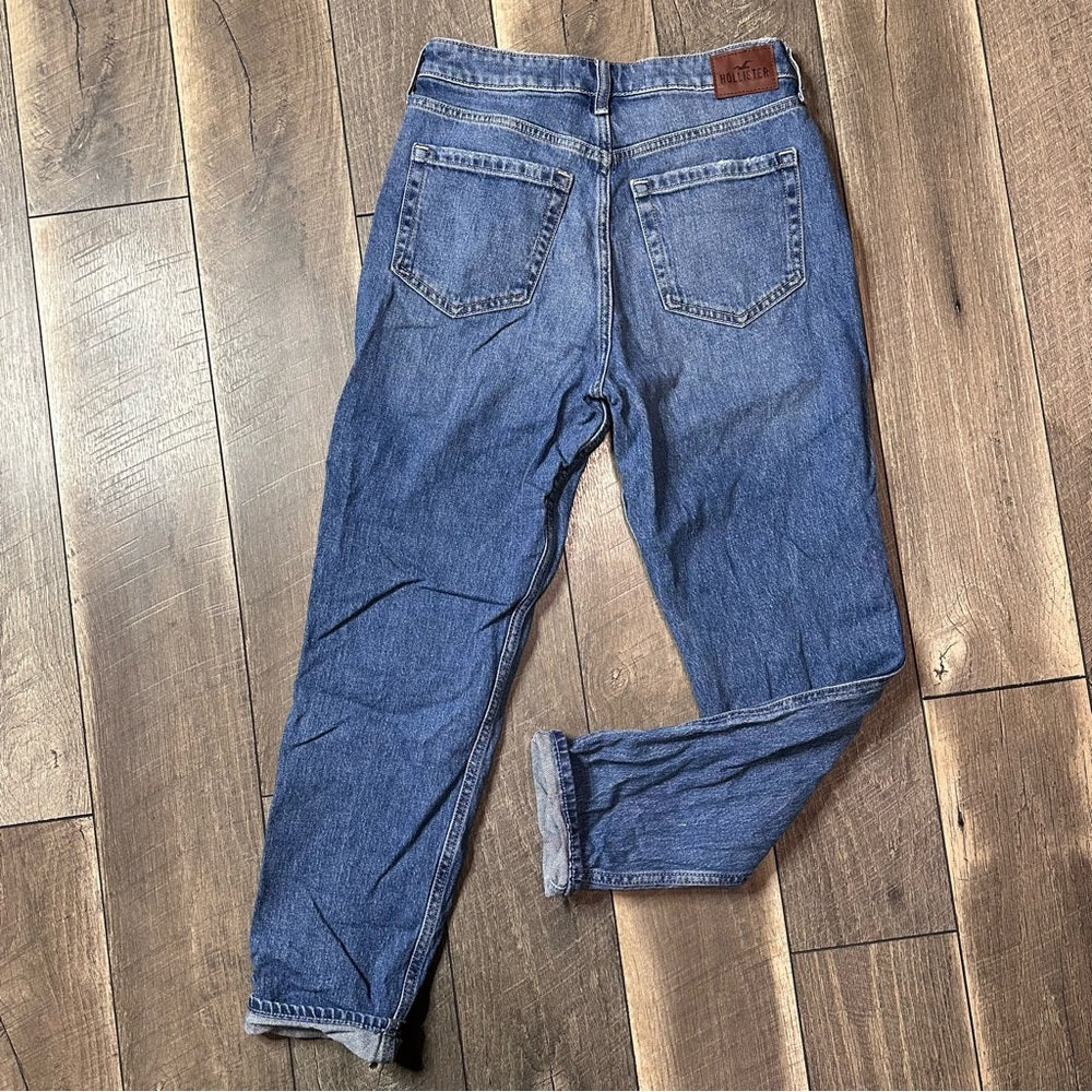 Hollister Ultra Hi Rise Mom Jeans