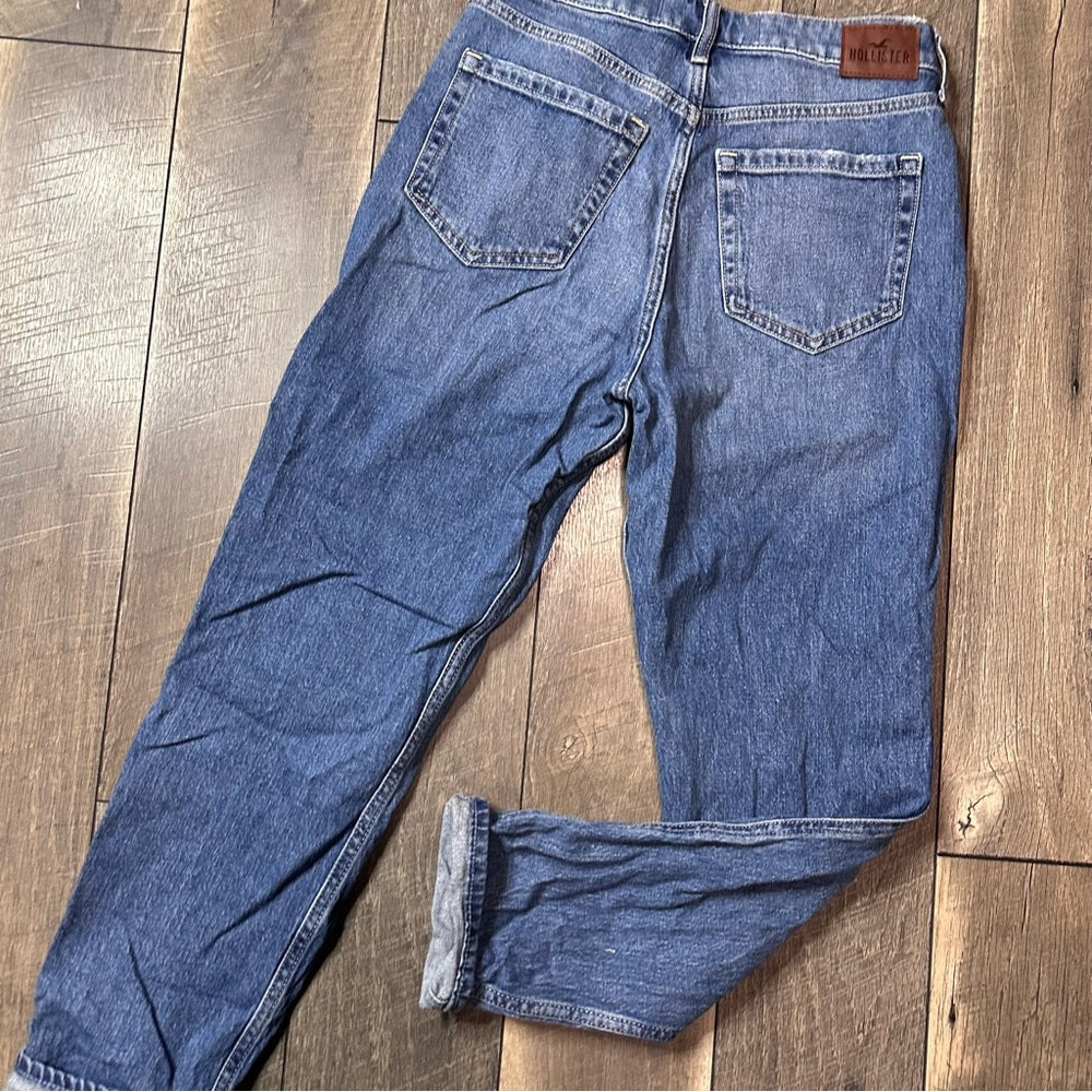 Hollister Ultra Hi Rise Mom Jeans