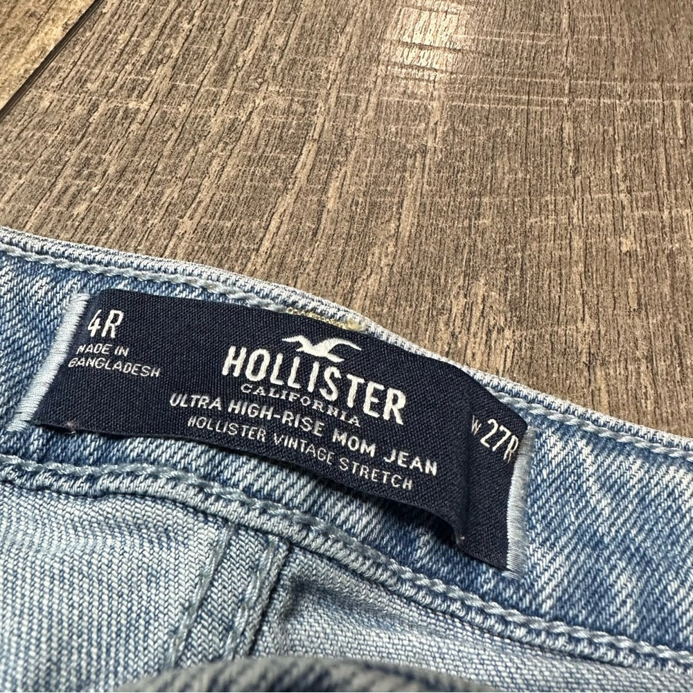Hollister Ultra Hi Rise Mom Jeans
