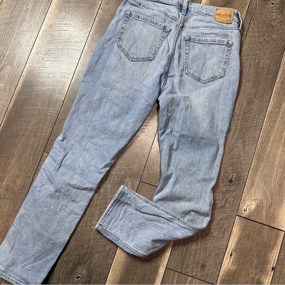 Hollister Ultra Hi Rise Mom Jeans