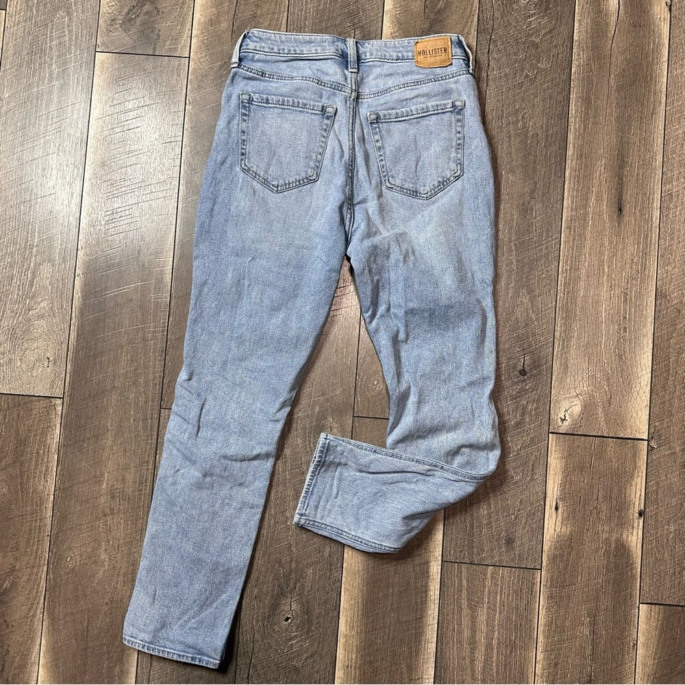 Hollister Ultra Hi Rise Mom Jeans