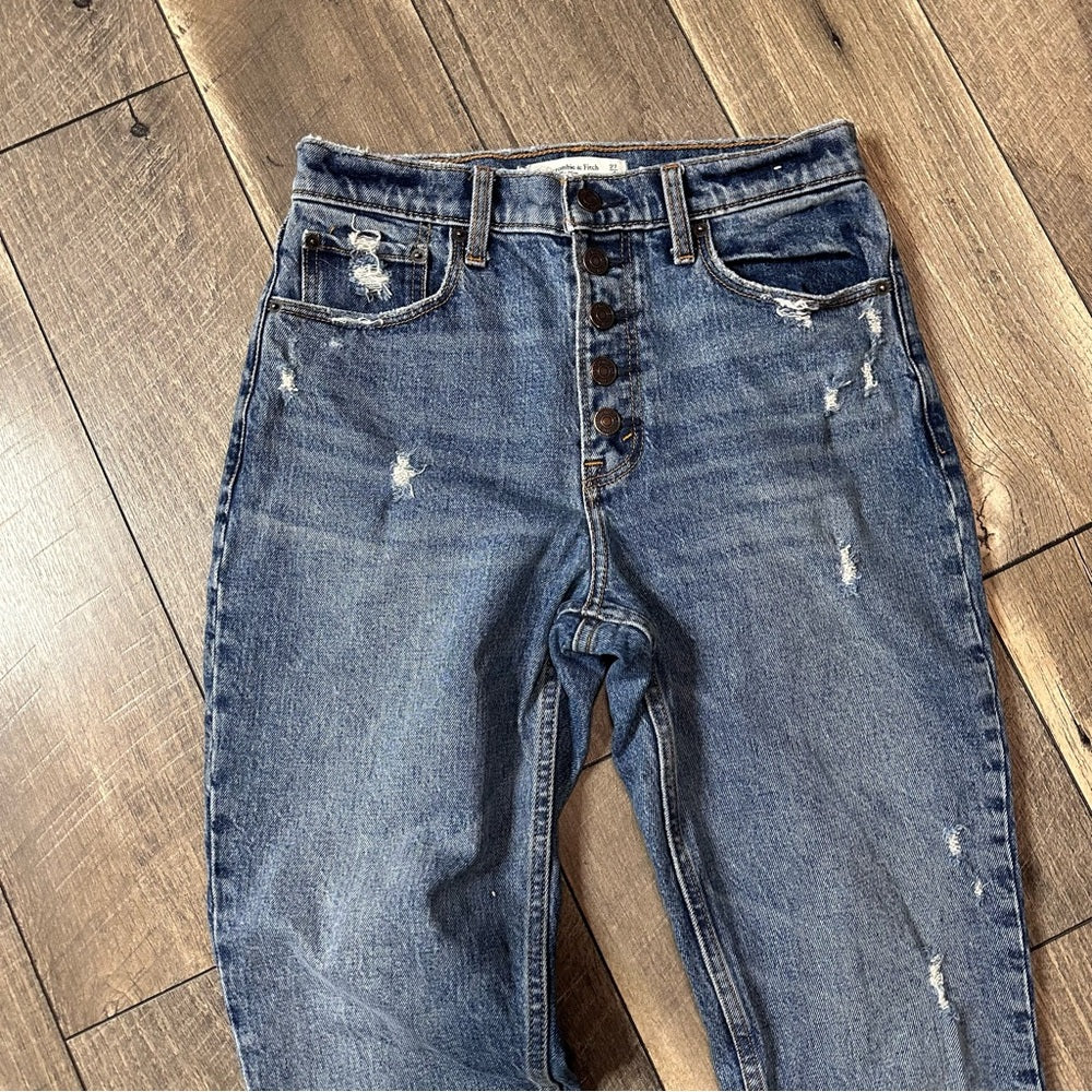 Abercrombie & Fitch The Mom Hi Rise Jeans